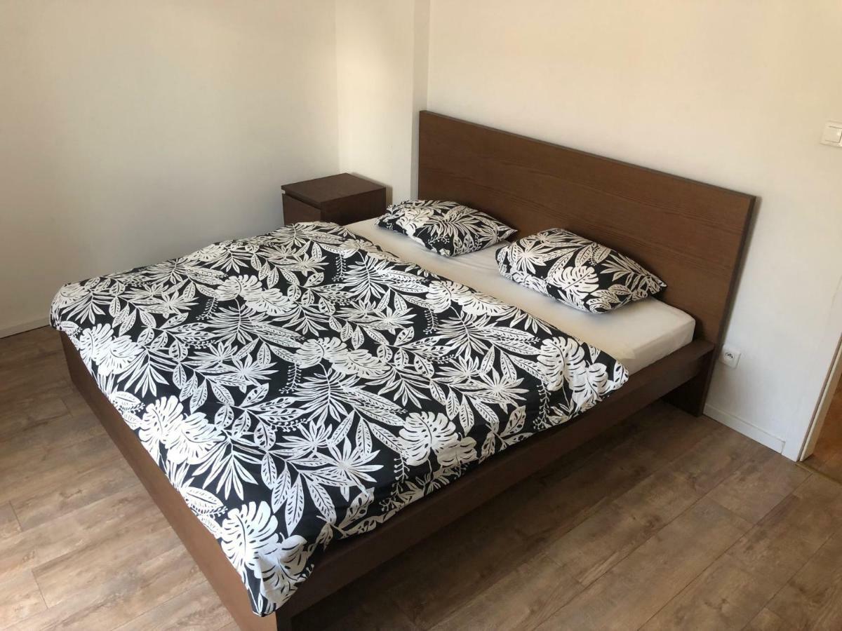 Apartman V Centre Michaloviec Michalovce Luaran gambar